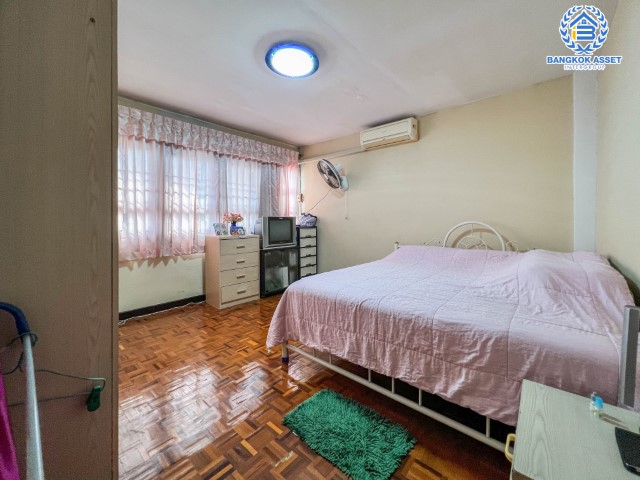 *****ทาวน์เฮ้าส์มือสองย่านนนทบุรี ม.ลภาวัล5 รัตนาธิเบศร์ เนื้อที่ 18 ตร.ว.  ฟังก์ชัน 2 ห้องนอน 2 ห้องน้ำ ที่จอดรถ 1 คัน บ้านสไตล์วินเทจ ภายในสวย ราคาสุดคุ้มค่า บนทำเลแห่งการเดินทาง ใกล้รถไฟฟ้าสายสีม่วง "สถานีบางรักน้อย-ท่าอิฐ"